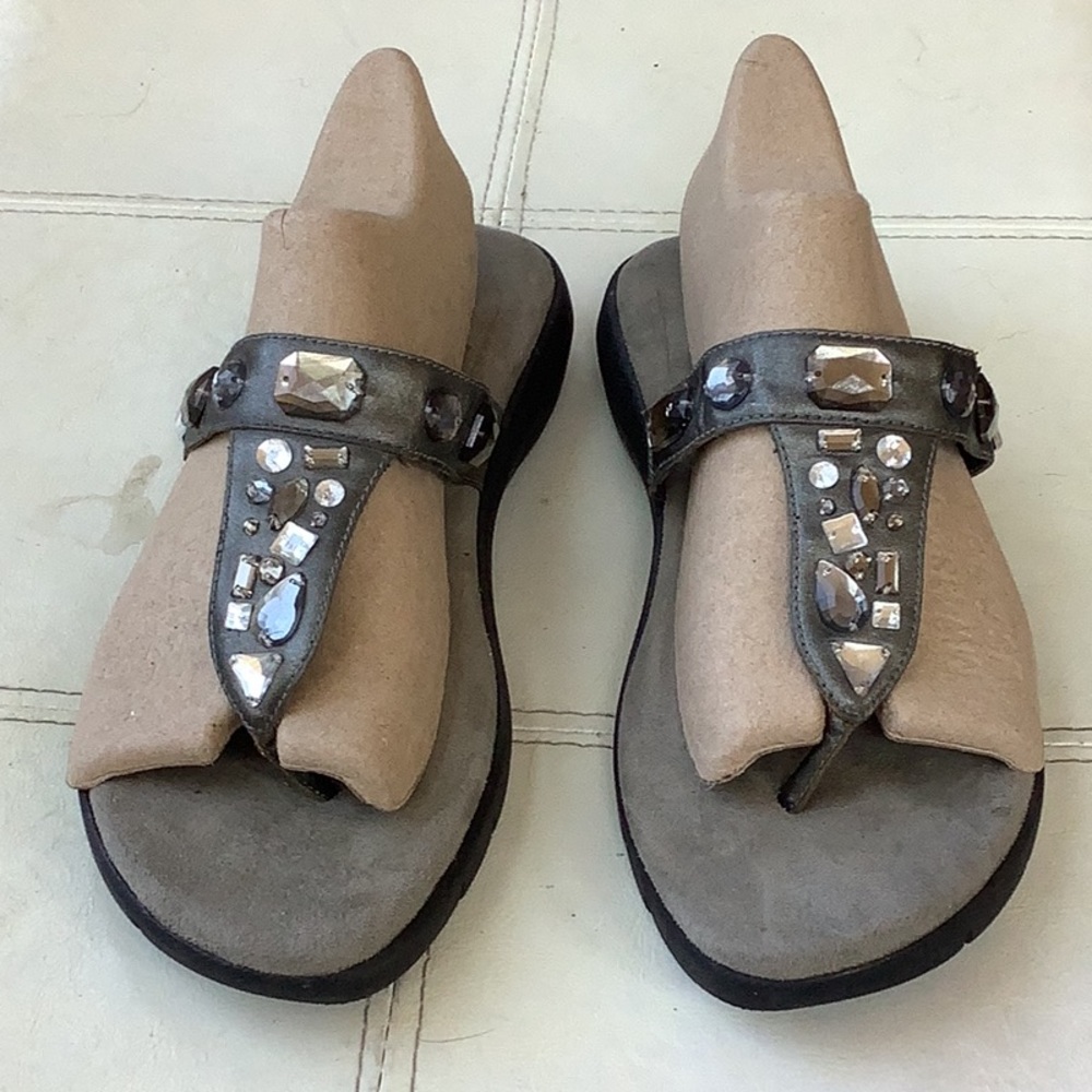 Aerosols sandals